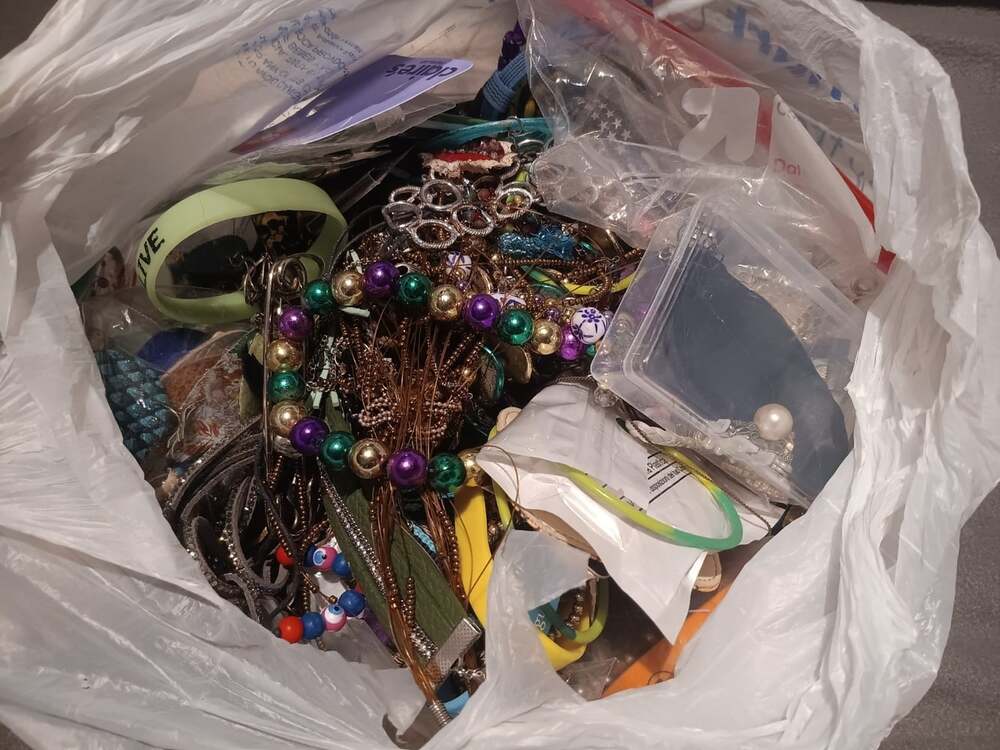 Junk Jewelry Lot 5 Lbs Broken Scrap Crafts Vintage Modern Mixed Pieces No Match